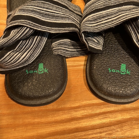 Sanuk Women's Yoga Sling Black Sandals Yoga Mat Slip On Flip Flops, size 7 - Picture 2 of 5